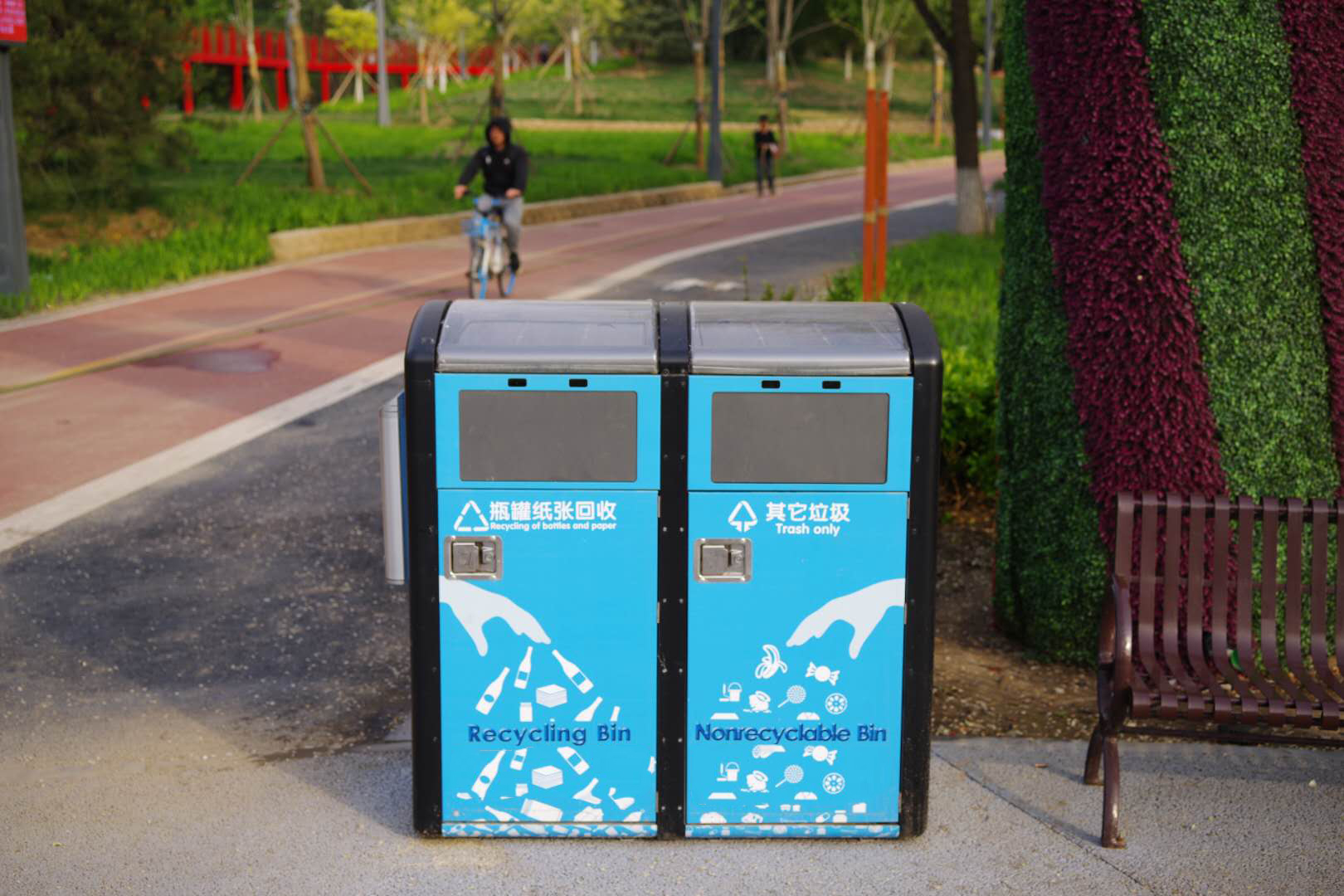 海南||公園綠色智慧升級(jí)太陽能垃圾桶，太陽能長椅